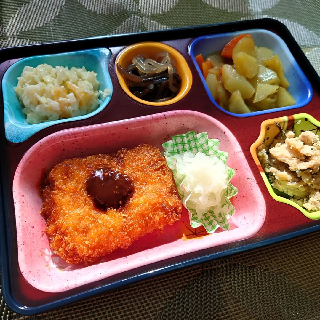 こんにちわ❕ライフデリです☺️ 日に日に寒さが増してきますが、今日は暖かく過ごせそうなお天気ですね☀ 年末に向けて大掃除や年賀状の準備など気持ちばかり焦ってきますが、少しづつ始めていこうと思います。 お正月は1/1〜1/3お休みとさせて頂き...