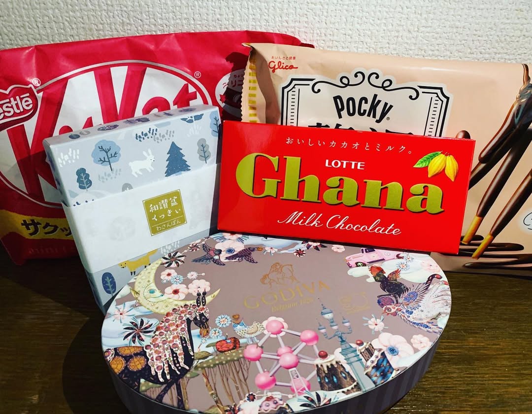 ・ バレンタインという事で、お客様から 沢山のチョコレートやお菓子を頂きました‼️ 有難う御座います。 美味しく頂きます🙏🍫 #バレンタイン #チョコレート