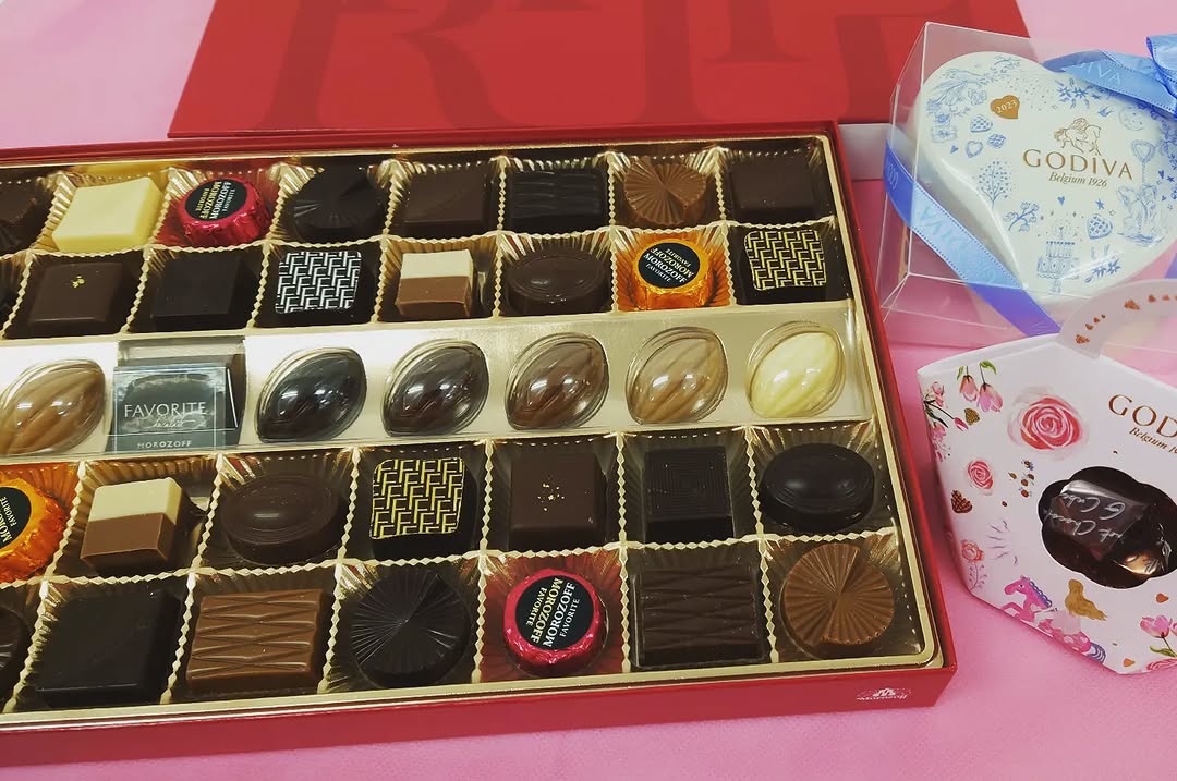 こんにちわ❕ライフデリです☺️ 今日はバレンタインデーですね❤ お客様から素敵なチョコレート頂きまし🎁 バレンタインデーに女性が男性にチョコレートを贈る習慣は日本だけだそうですよ。 1958年にメリーチョコレートが伊勢丹でチョコレートセー...