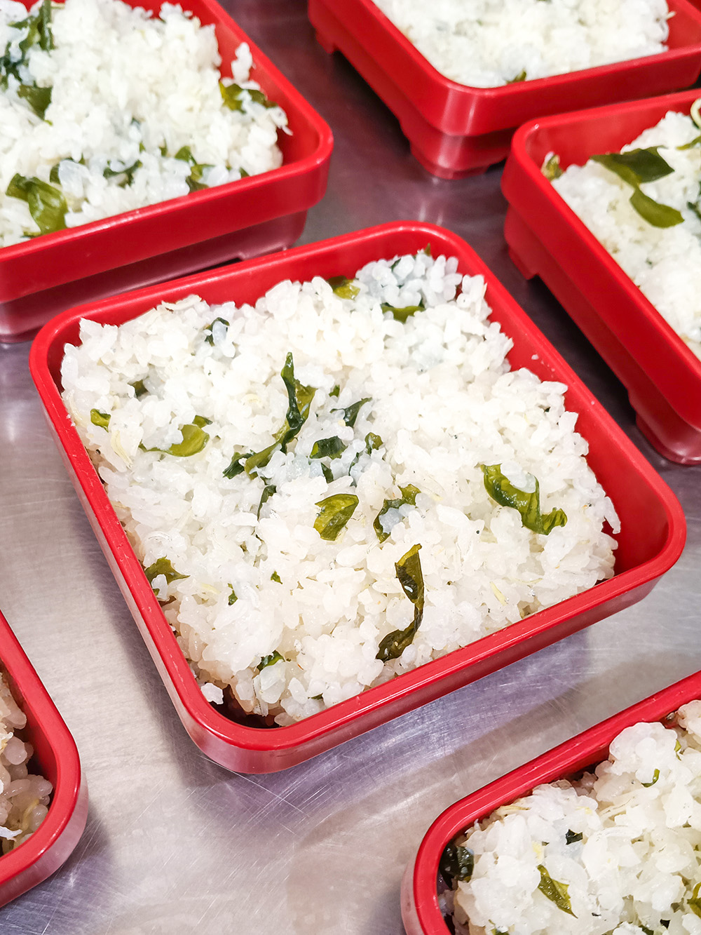 今日は「しらすご飯」です♪