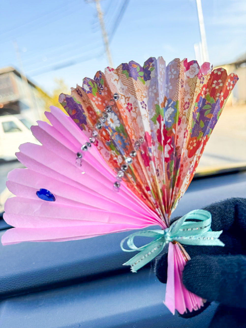 「扇子」とかけて・・・