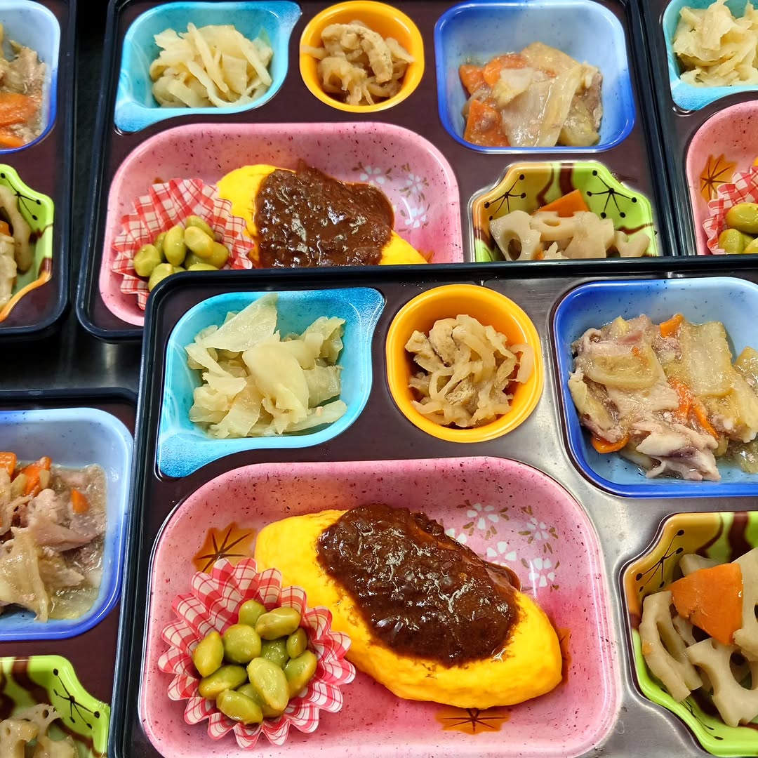 こんにちは❗️ライフデリ大阪平野・東住吉店です😊 桜も満開となりましたね🌸 今日の昼食はプレーンオムレツに特製デミグラスソースをのせました。 皆さん素敵な週末をお過ごしください✨️ #ライフデリ #平野区 #東住吉 #ライフデリ大阪平野...