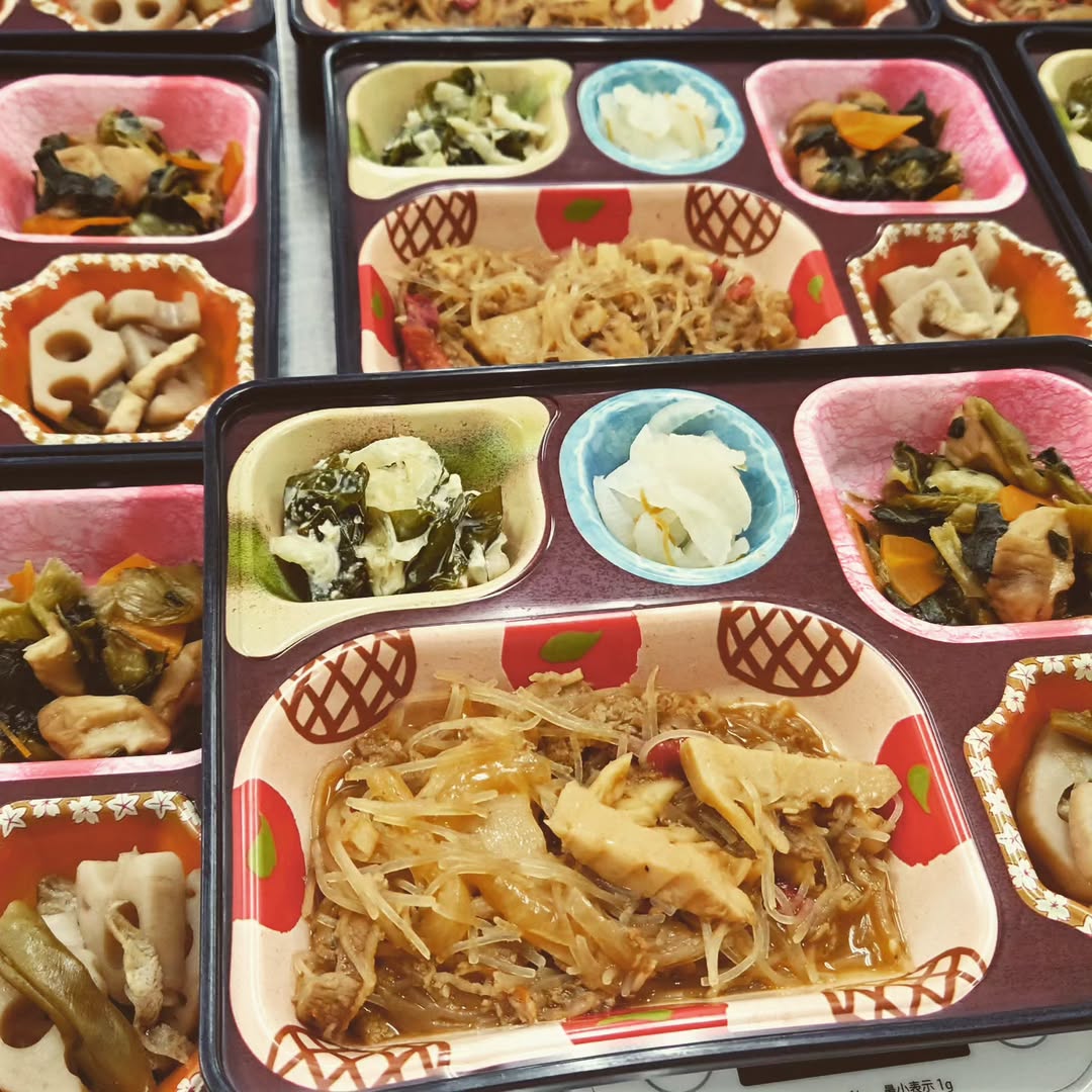 こんにちは、ライフデリです❕ 今日は5月の最終日。 毎月最終日は「蕎麦の日」ってご存知でしたか？ 江戸時代の商人が毎月末日に「何事も細く長く」という願いを込めた縁起物として、蕎麦を食べていた事に由来するそうです。 縁起物なら食べておきたいで...